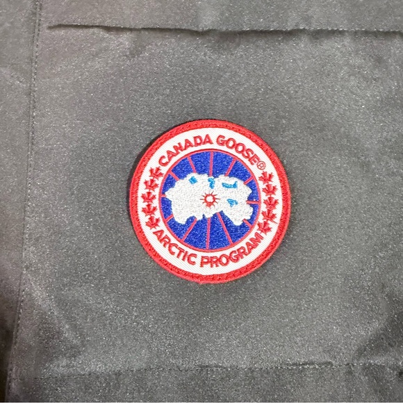 Canada Goose Dark Vest with Logo - Picture 3 of 6